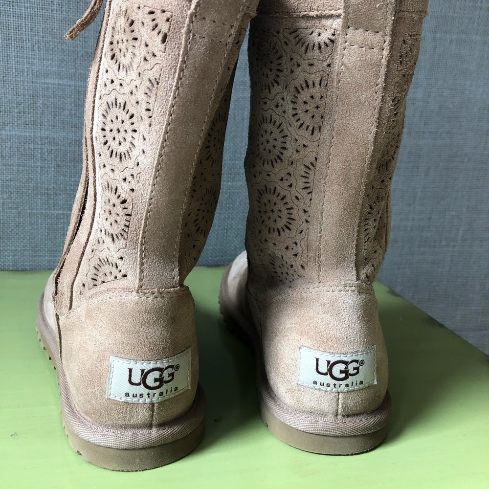 UGG - Tan Lightweight NWOT